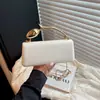 Comércio Exterior Vendas Diretas de Fábrica Transfronteiriça Bolsa de Embreagem PU Formato de Flor Rosa Presente de Dia dos Namorados Bolsa de Ombro para Noite Estilo Europeu e Americano