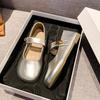 Mules plateadas retro de punta con tapa para mujer para verano 2025 Nuevo estilo zapatillas perezosas sin cordones con sandalias de falda
