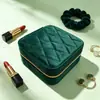 Wish se especializa en Cajas de Joyería Portátiles de Terciopelo Fino, Anillos de Diamante, Pendientes, Collares, Cajas Compactas de Almacenamiento y Cajas de Joyería Portátiles para Fiestas