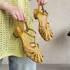 Sandalias de Verano 2026 Retro Simples y Cómodas de Piel de Oveja Tejida con Tacón Medio, Punta Redonda, Piel Genuina y Tira en T con Espalda Abierta para Mujer
