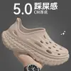 Zuecos de verano para hombre de cobertura total para exteriores con una sensación cómoda y acolchada, sandalias deportivas de punta cerrada, zapatos de playa antideslizantes y resistentes al desgaste para hombre