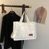 Bolsa de veludo de grande capacidade feminina 2024 nova bolsa de ombro transversal da moda para todos os tipos de ocasiões, alça larga, bolsa tote portátil casual