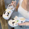 2023 Nuevas Zapatillas con Sensación de Pisar Caca para Mujer Verano Suela Gruesa Antideslizantes Pareja Ropa de Exterior EVA Lindas Crocs Estilo Hombre