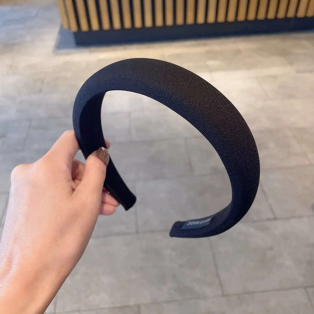 黑色