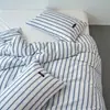 Xiang Ling Premium Sencillo Estilo Ins 100% Algodón Rayas Algodón Puro Juego de Cama de Cuatro Piezas: Sábana, Funda de edredón, Funda de almohada