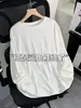 Camiseta blanca de manga larga para mujer, hecha de algodón lyocell, corte holgado, adecuada para usar como prenda exterior, con diseño de manga raglán
