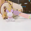 Pingente de chaveiro de bolsa de estudante coelhinho de resina desenho animado lua caminhada carro chaveiro ornamento de presente