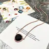 [10] Exquisito colar de cristal colorido em forma de triângulo de alta qualidade, personalizado, micro-incrustado, com múltiplos cortes, para o terno feminino