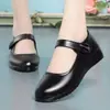 Nuevos Zapatos Planos de Piel Suave para Madre Primavera/Otoño 2026 Boca Baja Velcro Suela Antideslizante Suave Cómodos Zapatos Planos para Personas de Mediana Edad y Mayores