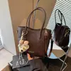 Bolso de Mano de Alta Gama Transfronterizo para Mujer Estilo Nuevo Otoño 2026 Moda Elegante Bolso Cubo de Hombro Cruzado