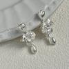 Exquisitos pendientes de plata de ley con forma de jazmín, ligeros y lujosos, sin agujeros, de una sola pieza, con clip, accesorios elegantes y exquisitos para las orejas para mujer.
