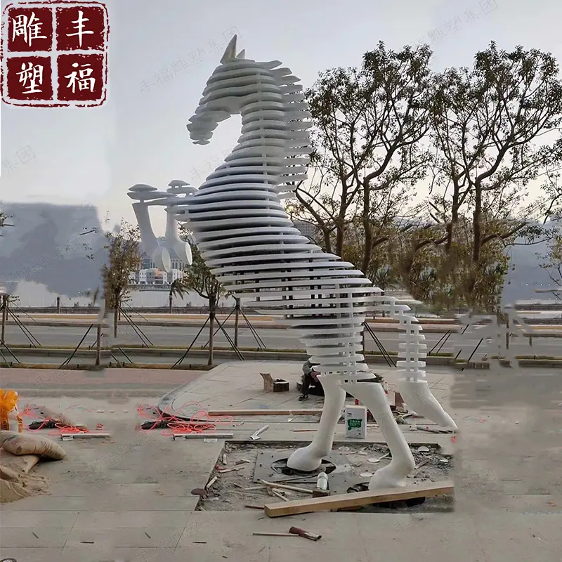 不锈钢马雕塑