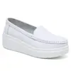 Sapatos de enfermeira femininos solas macias confortáveis antiderrapantes solas grossas sapatos femininos rasos respiráveis couro trabalho médico sapatos brancos à vista atacado