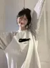 2025 Outono Inicial Nova Camiseta Divertida Estampada de Manga Longa Moda Feminina Versátil Design de Costura em Blocos Listrados Contrastantes Top