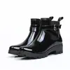 Botas de lluvia Rain Era, nuevas botas de agua de PVC brillante de tubo corto para mujer, botas de lluvia en forma de U para adultos con zapatos de goma Martin elásticos.