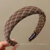 Faixa de cabelo xadrez de cetim para mulheres, faixa de cabelo antiderrapante para outono e inverno, uso diário, faixa de cabelo para lavar o rosto, acessório de cabelo de coroa alta