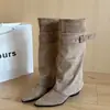 Botas largas puntiagudas de tacón grueso, desmontables, para mujer, nuevo estilo otoño 2026, diseñadas para figuras petite, que alargan la figura y son estilosas, con caña que no llega a la rodilla
