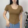 Design versátil, estilo minimalista, camiseta lisa de cor sólida com gola U e manga curta, slim fit, para mulheres, perfeita para o verão, temporada de formaturas e para criar um efeito emagrecedor.