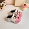 Sandalias de Dibujos Animados para Niñas Zapatos con Agujeros Verano 2025 Nuevas Sandalias y Pantuflas de Princesa de Punta Cerrada para Niños Uso al Aire Libre Niña Playa