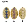 WT-R443 Dentes de Cristal de Ágata Natural Incrustados com Anel de Pedra Preciosa com Suporte Cor Dourada Verdadeira para Deslocamento Preservação de Cor Galvanizado Anel de Banquete