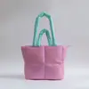 Design nas axilas Enchimento de algodão 2025 Xadrez Bolsa Nova de nicho Algodão Espaço de algodão Doce Tote de um ombro Bolsa quadrada