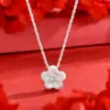 Colar Pingente Florzinha de Ouro Escovado Diamantado Cor Dourado Areia Brincos Anel Flor de Ameixa Nicho High-End Feminino Venda por Atacado