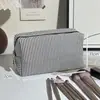 Bolsa de Maquillaje Bordada de Gasa de Gran Capacidad a Rayas Bolsa Portátil para Maquillaje de Salida Bolsa de Artículos de Tocador de Viaje