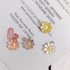 Accesorios al por mayor para joyería DIY nuevos aretes de margarita colgantes de aleación con gota de aceite de personalidad simple material