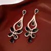 Aretes de plata con pasador, con colgantes de mariposa y gota de agua incrustados de diamantes, aretes de lujo ligero de alta gama, accesorios de nicho para vestidos de noche con sentido de atmósfera