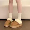 Botas de nieve blancas con suela gruesa, forro polar, sin cordones, estilo media pantufla, pantuflas de algodón esponjosas para mujer, calzado de invierno para exteriores, nuevo estilo 2026 Zapatos Birkenstock
