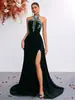 Novo vestido de noite de veludo com gola halter para comércio exterior transfronteiriço para mulheres, de alta qualidade com adornos de strass, decote vazado, fenda alta vestido de festa