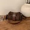 Coleção de outono 2026 transfronteiriça: bolsa de ombro com textura de couro macio, bolsa de mão plissada delicada, bolsa transversal estilosa e minimalista para mulheres