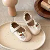 Zapatos Pequeños de Cuero para Niñas Zapatos de Princesa 2026 Verano Nuevos Zapatos Infantiles Bebé Lolita Niña Pequeña Suela Suave Zapatos de Una Sola Pieza