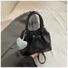 Bolso Cubo de Diseño Casual de Nicho de Comercio Exterior 2026 Primavera/Verano Bolso Coreano para Mujer con Acabado de Alta Gama Nuevo Estilo Bolso de Hombro Único Cruzado