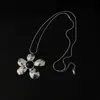 Collar con colgante de flor plateada retro coreano para mujer, Cadena para sudadera larga exagerada de alta gama estilo Ins, Accesorios personalizados