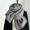 Presente de Ano Novo e Natal Cachecol Vermelho de Tricô Cor Sólida para Mulheres Inverno Quente Estilo Japonês Xadrez Versátil Cachecol de Lã