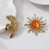Broche Vintage de Esmalte Pomba da Paz, Broche de Metal Luxuoso em Formato de Sol, Acessório Personalizado para Roupas Femininas em Estoque