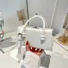 Bolsa de ombro para o dia a dia de verão, bolsa de mão de nicho super popular com uma sensação de bolsa de boliche, novo design 2026 para mulheres