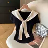 Camiseta de Manga Corta Estilo Capa Patchwork con Cuello Bloque de Color Azul Marino para Mujer, Falso Dos Piezas, Nuevo Estilo Verano 2025, Top Adelgazante que Ceñe la Cintura