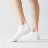 Calcetines de Color Sólido para Hombre, Simples y Versátiles, Calcetines de Algodón Negros, Blancos y Grises, Sin Costuras, Calcetines para Todas las Estaciones Deportivos y Casuales, Calcetines Zhuji para Hombre