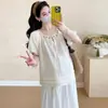 Moda de Verano 2025 Nuevo Top Babydoll de Maternidad con Escote Redondo y Bordados + Falda Larga de Encaje Traje de Maternidad