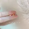 Pendientes Únicos de Ballena Pequeña para Mujer 2026 Nuevos Pendientes de Moda Nicho Simples Mini Versátiles Accesorios para Orejas de Estudiante
