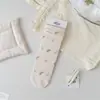 Calcetines Finos Holgados de Primavera y Verano Estilo Japonés Oso de Dibujos Animados Lazo Calcetines de Algodón para Chicas Estilo Academia Calcetines de Media Pantorrilla Calcetines Largos para Mujer