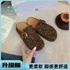 Mules femininas estilo Birkenstock retrô, novo modelo outono 2026, mules foscos de bico fechado, chinelos planos casuais slip-on para uso externo