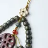 [Combinación Perfecta] Cadena para Teléfono Estilo Sándalo Verde con Colgante de Loto de Palo de Rosa, Colgante para Bolso, Regalo Creativo