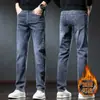 No Outono e Inverno, os Jeans de Veludo de Alta Qualidade Mais Populares Online são Jeans Leves para o Trabalho, Simples, Modernos e Versáteis (