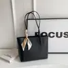 Bolsa de Trabalho com Grande Capacidade, Novo Modelo 2025 Bolsa Tote para Mulheres, Bolsa de Mão Casual com Acabamento de Luxo, Adequada para Trabalho e Aula, Bolsa Portátil
