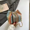 2026 Tendência Nova Palha Trançada Colorida Personalizada Grande Capacidade Design de Cordão Estilo Coreano Corrente Transversal Ombro Bolsa Saco