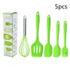 Conjunto de 5 utensílios de cozinha de silicone antiaderentes e flexíveis, incluindo espátula para bolo, batedor, pincel para óleo e utensílios para mesa ao ar livre.