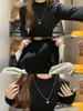Suéter Versátil de Cor Sólida com Gola Alta Curta para Mulheres Outono e Inverno 2025 Estilo Coreano Slimming Look Camisa Básica de Tricô para Usar por Baixo Top